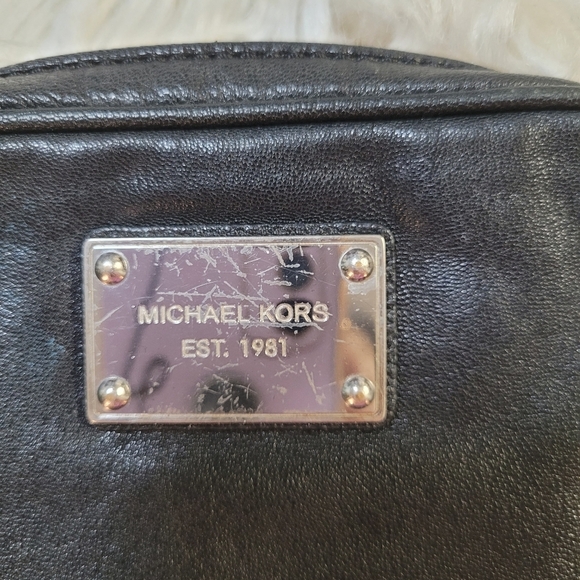 Michael kors Authentic Gently worn black leather  crossbody with silver accents. - Picture 2 of 9